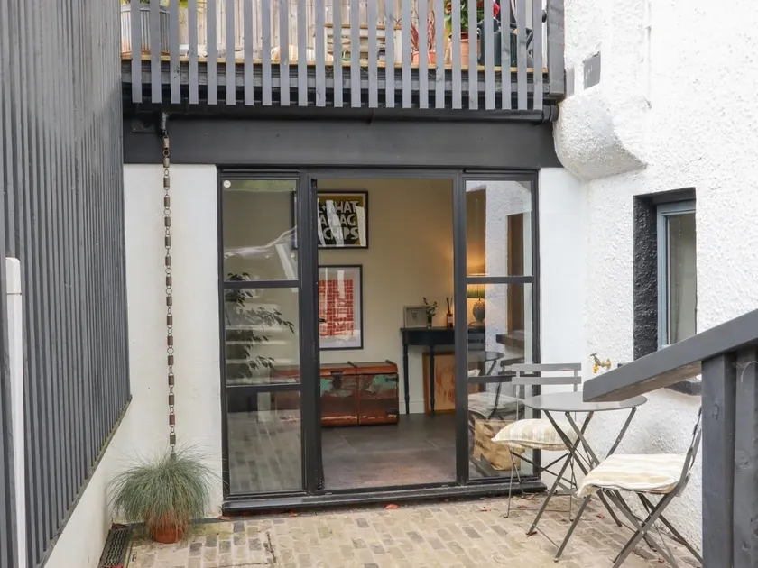 Artists Hideaway - Image 1