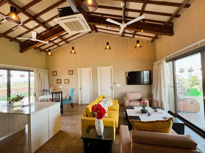 The Urban Loft - Aravali view on Golf Course road - Image 1
