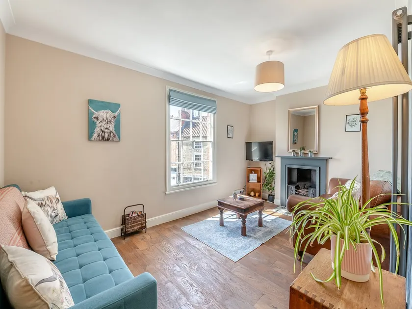 4 Smiddy Hill - Image 1