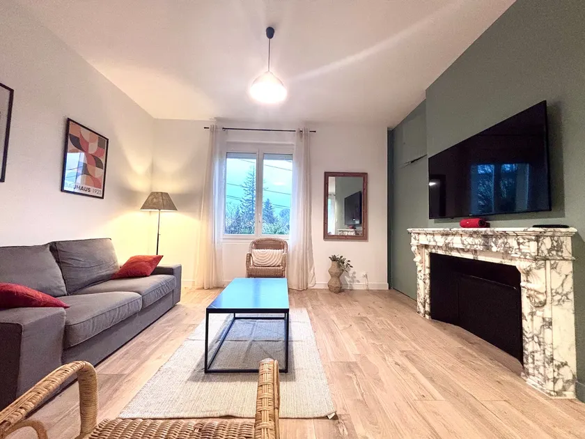 2-Bedroom Apartment I Air-Conditioning I 70 m2 I Bright - Image 1