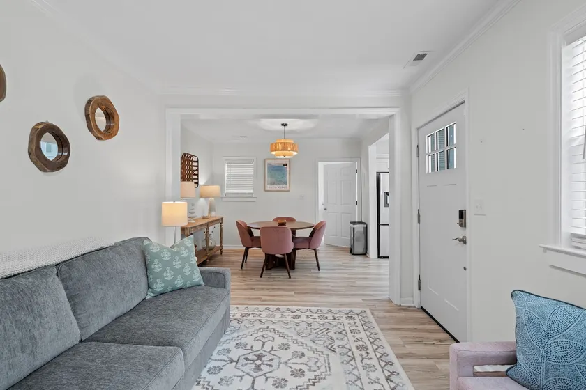 Cozy Downtown Boho Retreat - Sleeps 10! - Image 1