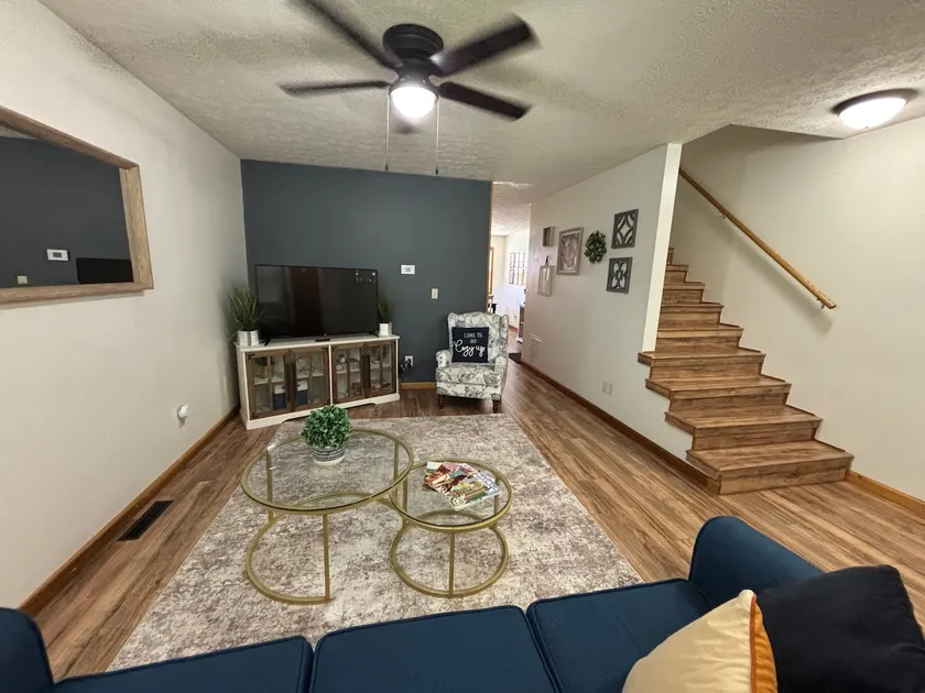 2BR 1.5 BA Townhouse with Riverviews - Image 1