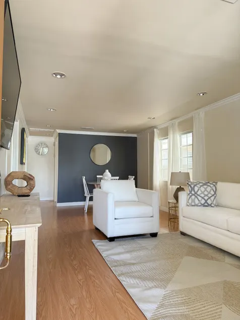 Stylish 2BR Home+Parking+LA+Universal+Dodger - Image 1