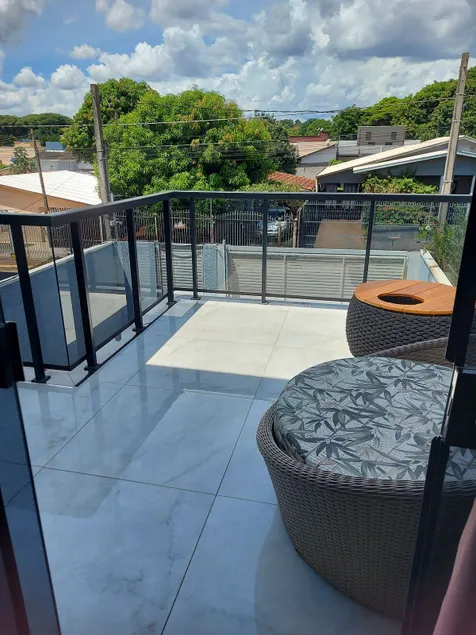 High-end townhouse in Foz - Image 1