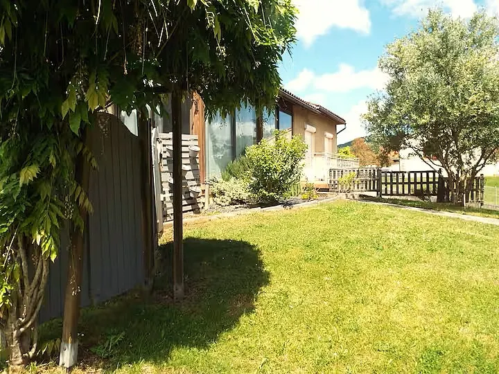 Family house with garden, Pyrenees view - Image 1