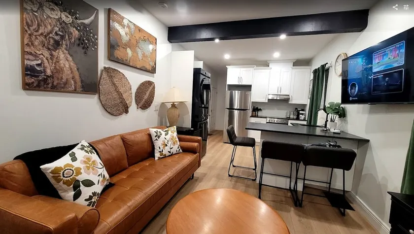 Couples Retreat & Family Friendly Stylish & Clean - Image 1