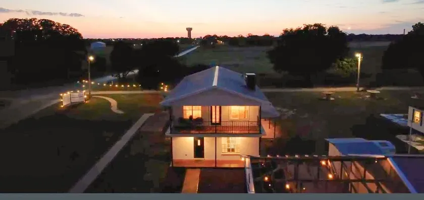 Casino Hospitality Retreat - 2 Mins to WinStar - Image 1