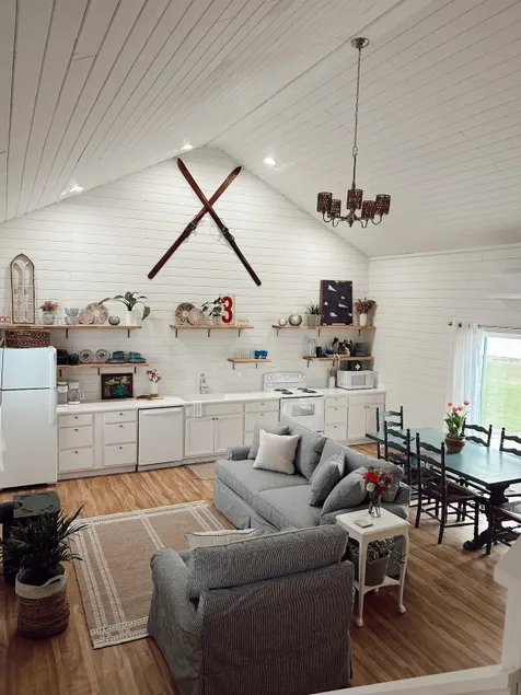 Luxury Suite at The Cottages - Sauna & Hot Tub - Image 1