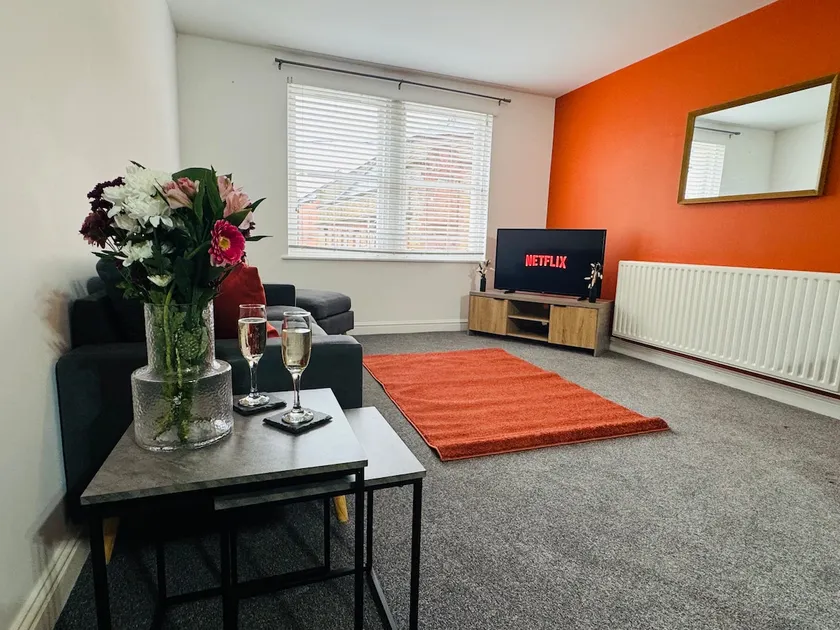 Curwen Apartment - 2 Bedrooms - Sleeps 6 - Image 1
