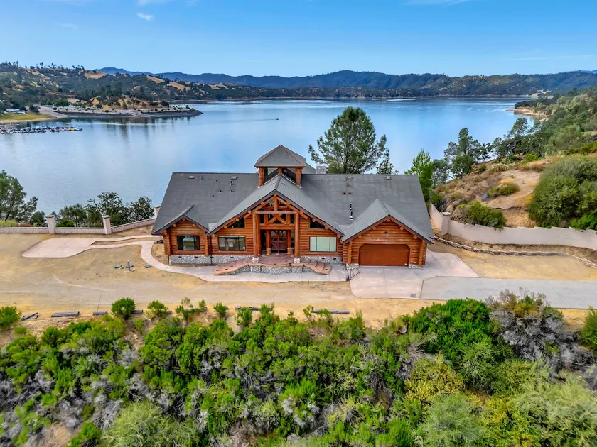 Lake Birth Retreat: Private Dock & Epic Views - Image 1