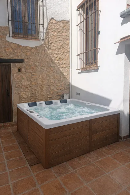 Cayetana Boutique & Jacuzzi Villa - Image 1