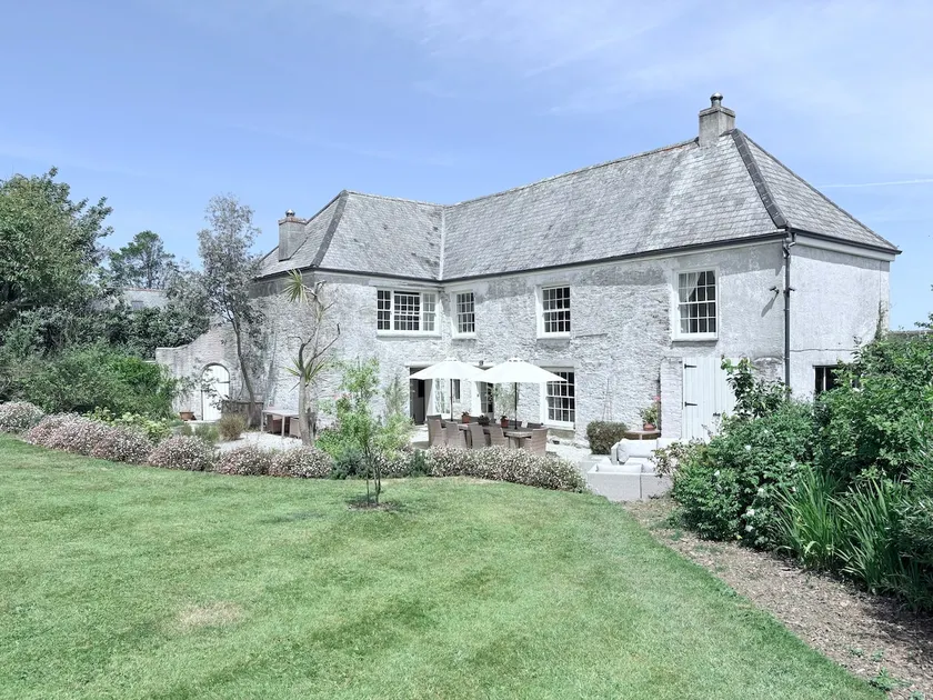 Jacobean Farmhouse, sleeps 10 guests, pet friendly - Image 1