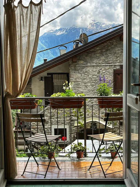 House in the Hamlet. Time travel on Lake Como - Image 1