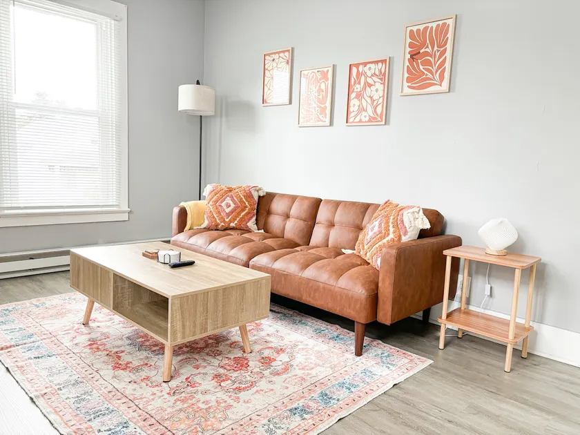 Stylish 2-Bedroom duplex in prime location! - Image 1