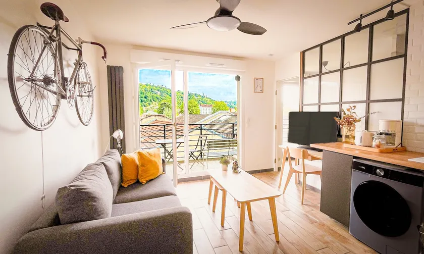 Balcony with Panoramic View - Parking - Train Station 200 m - Image 1
