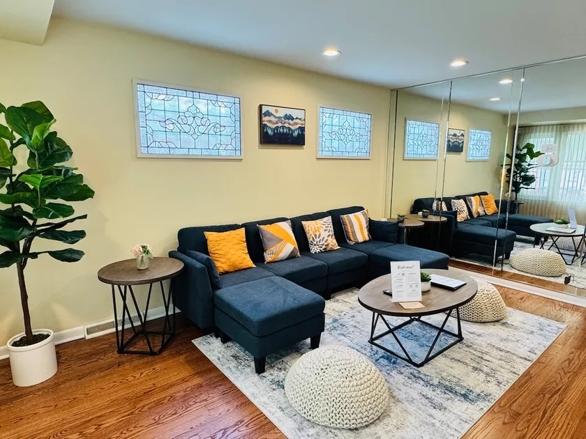 3BR Vintage Apt • Back Yard• Walk to McKinley Park - Image 1