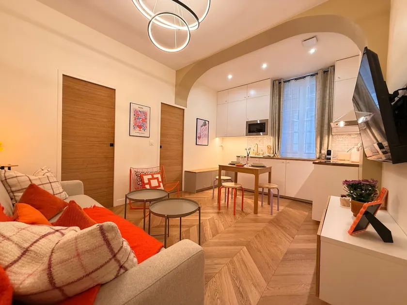 Refined cocoon in the heart of Clichy - Image 1