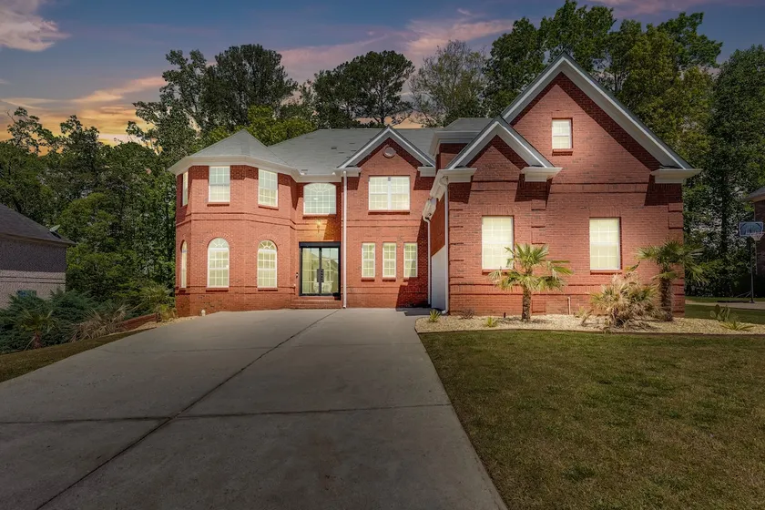Atlanta’s Exquisite Home (8 Bedroom) - Image 1
