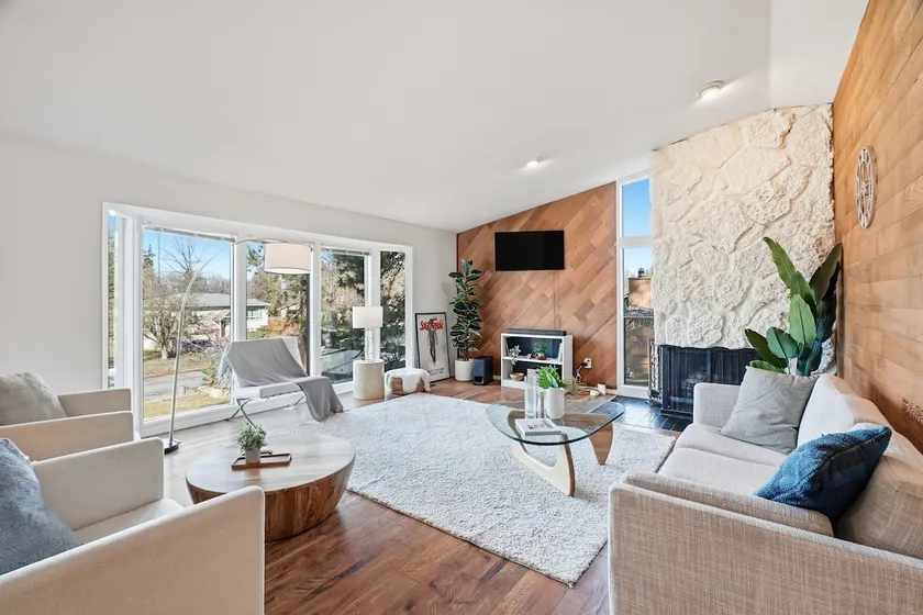 Bright contemporary Dishman Hills family retreat - Image 1