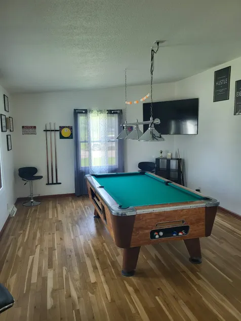 Kadia’s Place-The One With The Pool Table - Image 1