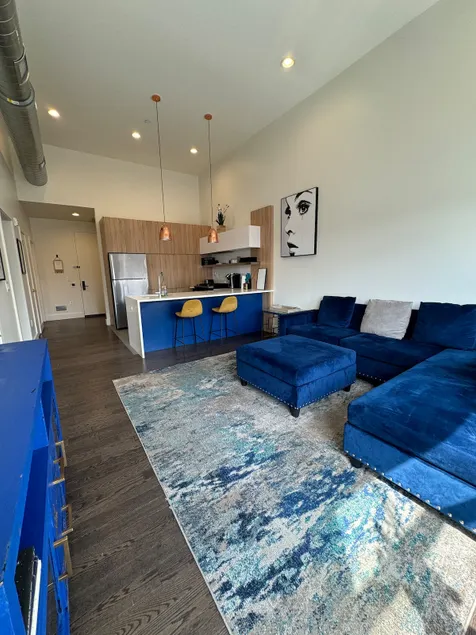 2BR | Luxury Apartment / Walk to the Prudential - Image 1