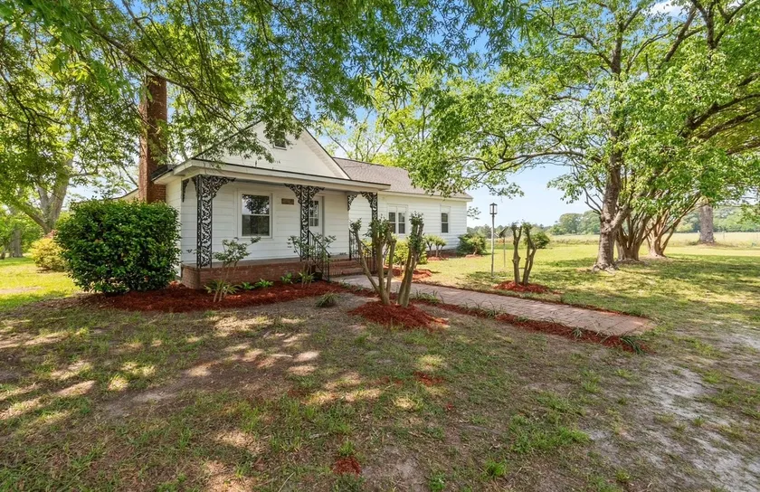 Farmhouse at Magnolia Valley - Image 1