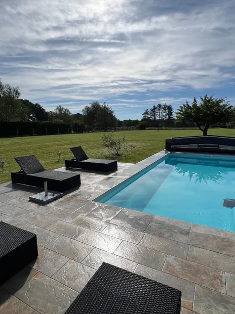 Charming house with pond and private pool - Image 1