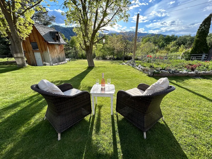 New! 2 Bedroom suite in Oliver - Image 1