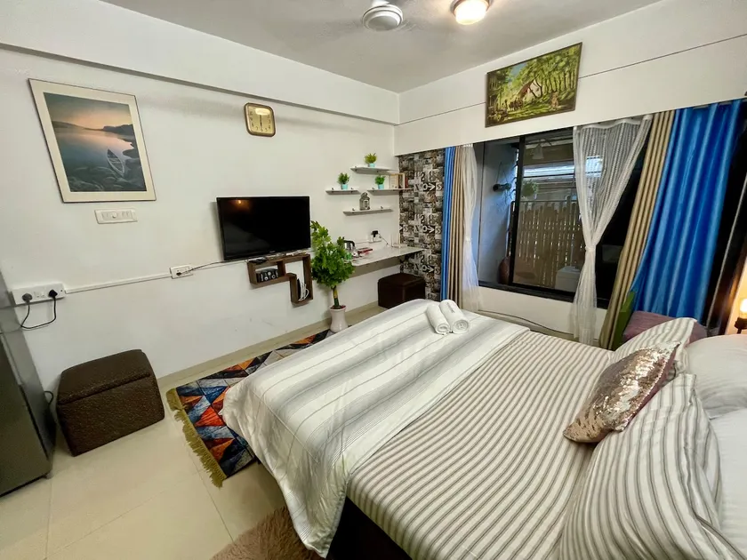 Link Studio” with sit out -khar west. - Image 1