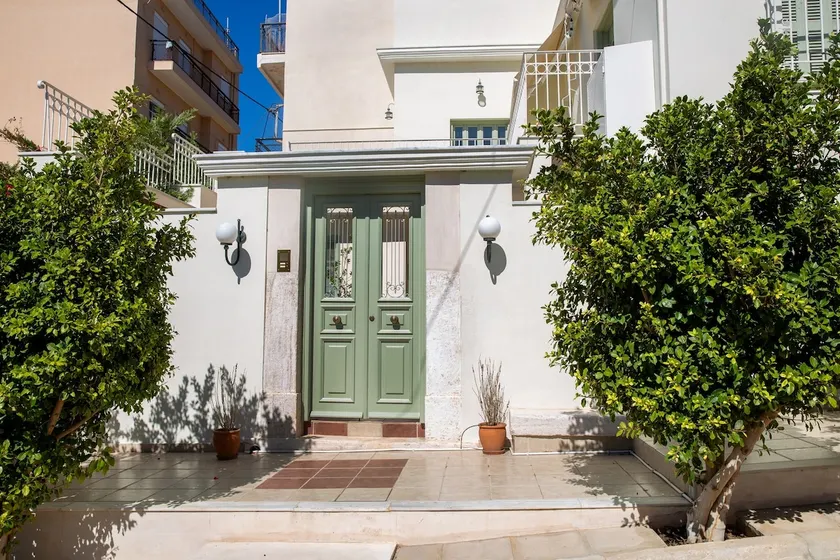 Neoclassical Portfront Spacious Residence - Image 1