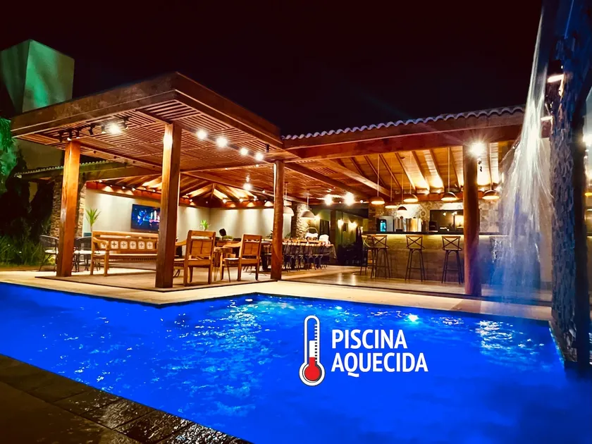 Heated Pool, 16 people, Close to Parks - Image 1