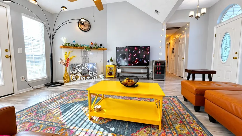 3 Kings • Fenced & Pet Friendly Yard • Super Clean - Image 1