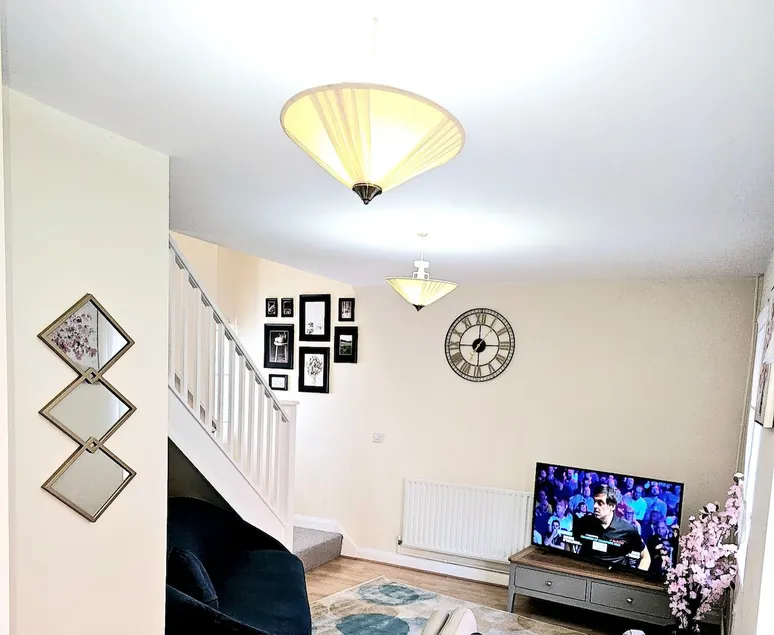 Beautiful Two Bed House in Long Eaton with Netflix - Image 1