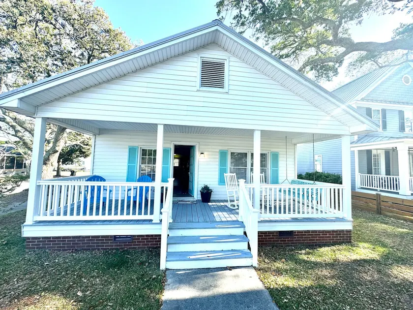 Charming 3 Bedroom in Historic Downtown Morehead - Image 1
