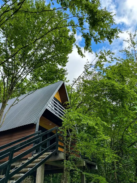 wooden cottage with canyon view - Image 1