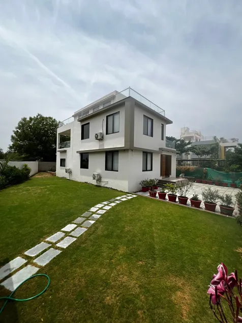 4 bhk villa, terrace and garden - Image 1