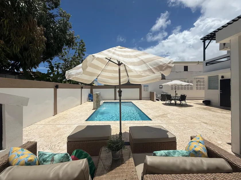 Coquette apartment with pool - Image 1