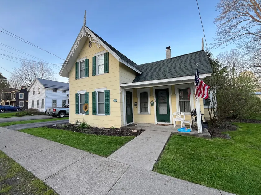 Farmhouse on Fulton - Image 1