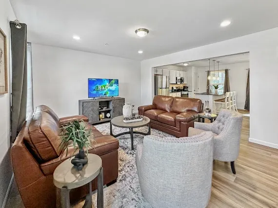 Luxurorious Townhome In Reading - Image 1