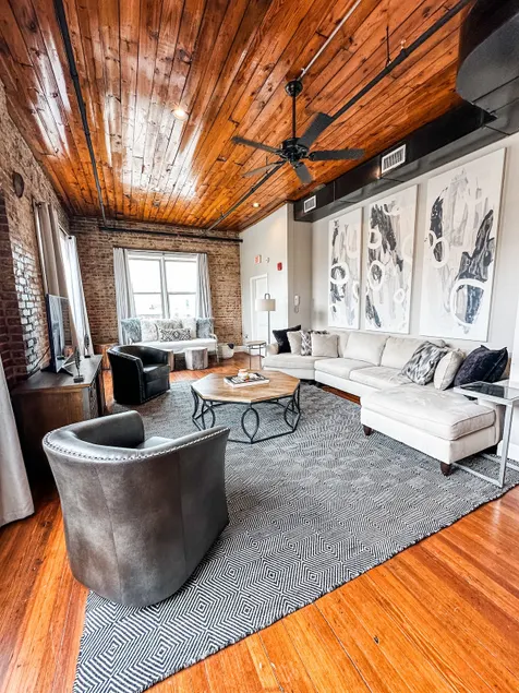 Downtown Loft walking distance to UA - Image 1