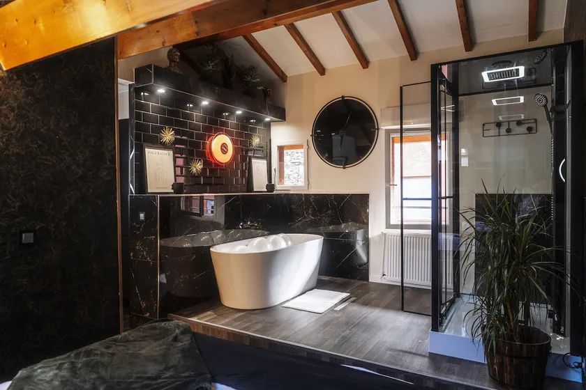 Le 8 Suite Spa Privative Sauna et Jacuzzi parking gratuit - Image 1