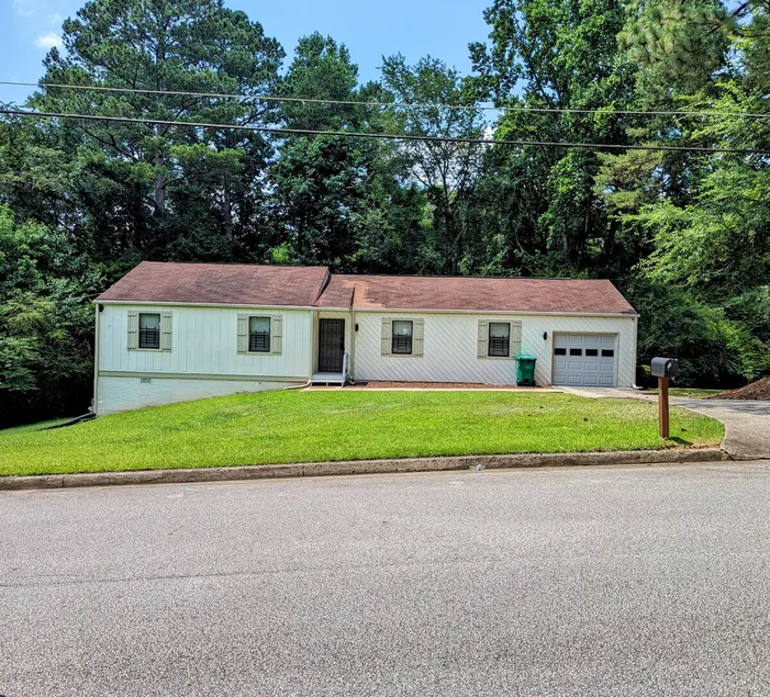 Rare 3BR/2BA Gem! 30 Mins to ATL & Stone Mountain - Image 1