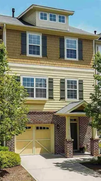 Charming 4bd Townhouse close to RTP - Image 1