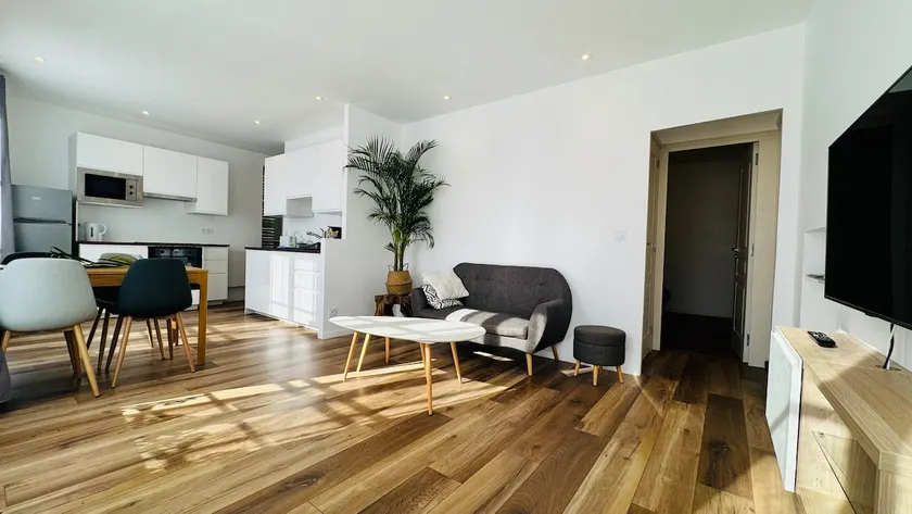 Spacious 2-room apartment in the center. - Image 1