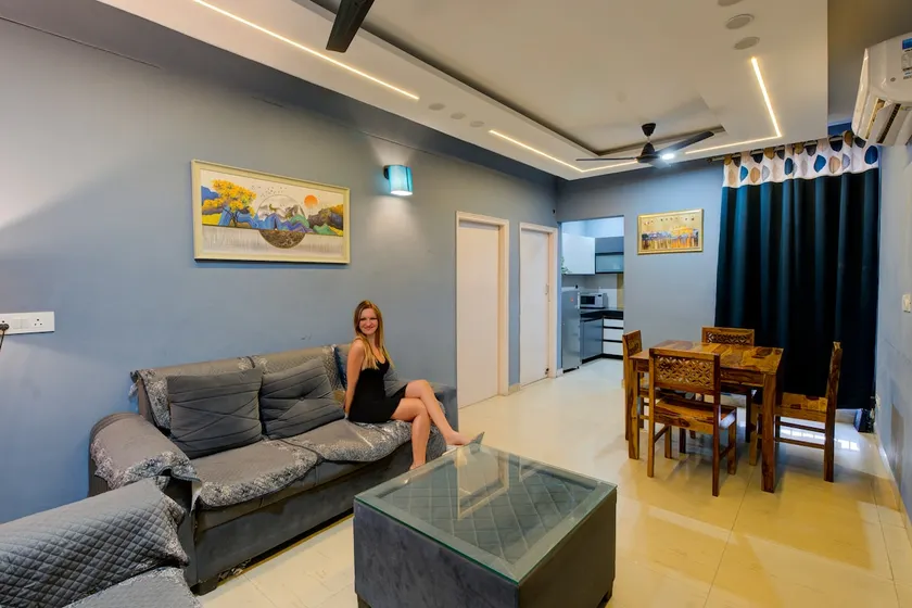 Comfy Vibes 2BHK Flat - Image 1