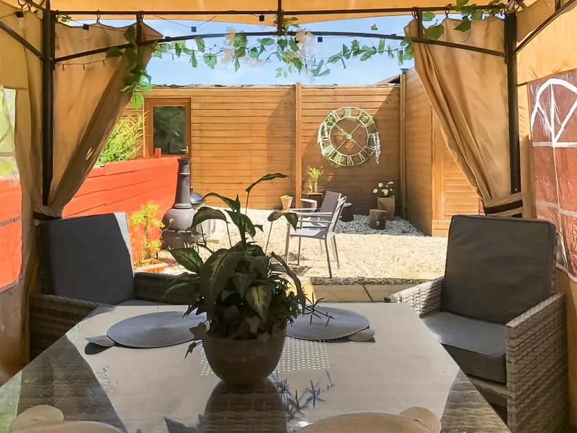 Cottage with barbeque, jacuzzi & garden - Image 1