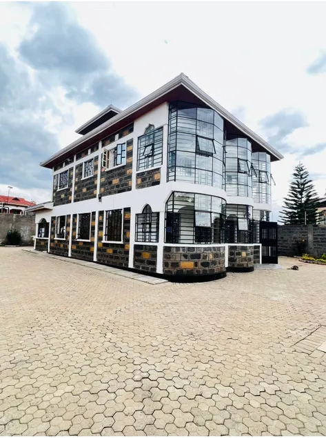 Villa with backup power - Image 1