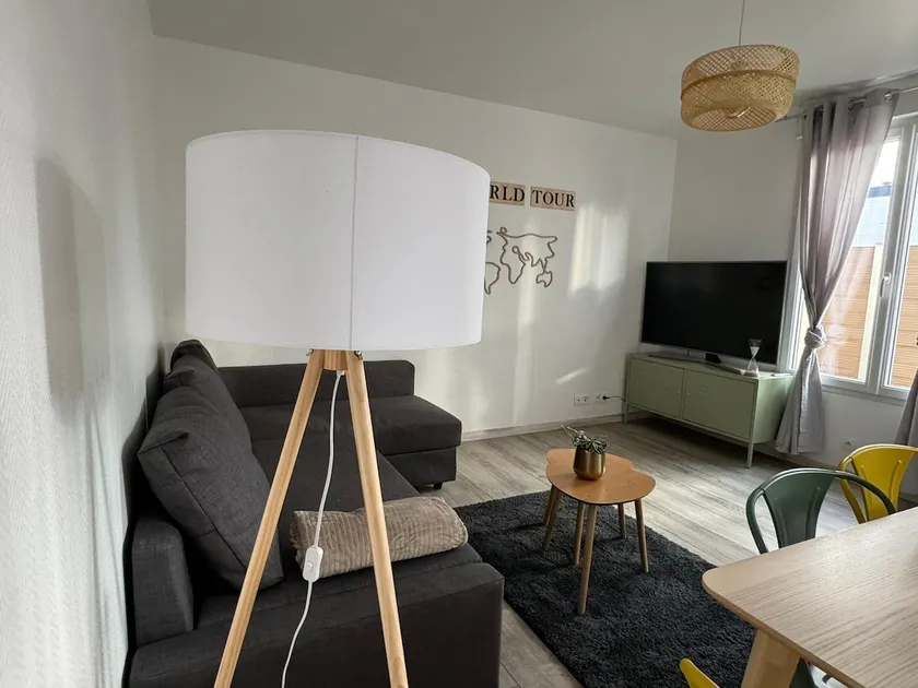 Hosted by Brunella, in Reims city center with parking - Image 1