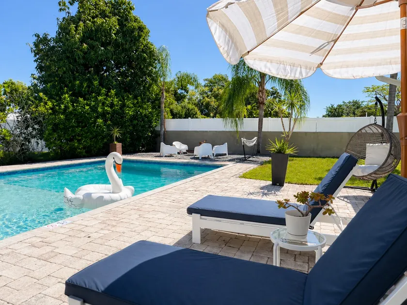 Family Fun Heated Pool, Games, Crib, Peloton - Image 1