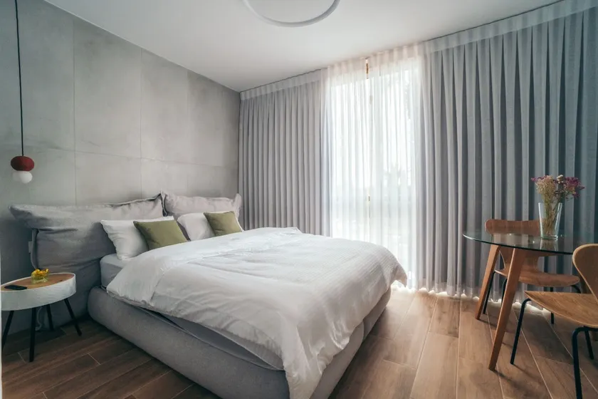 In a studio apartment - Image 1